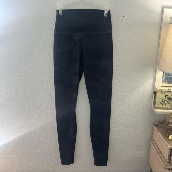 Alo Yoga Camo Highwaist Legging Women’s Small - Picture 4 of 12